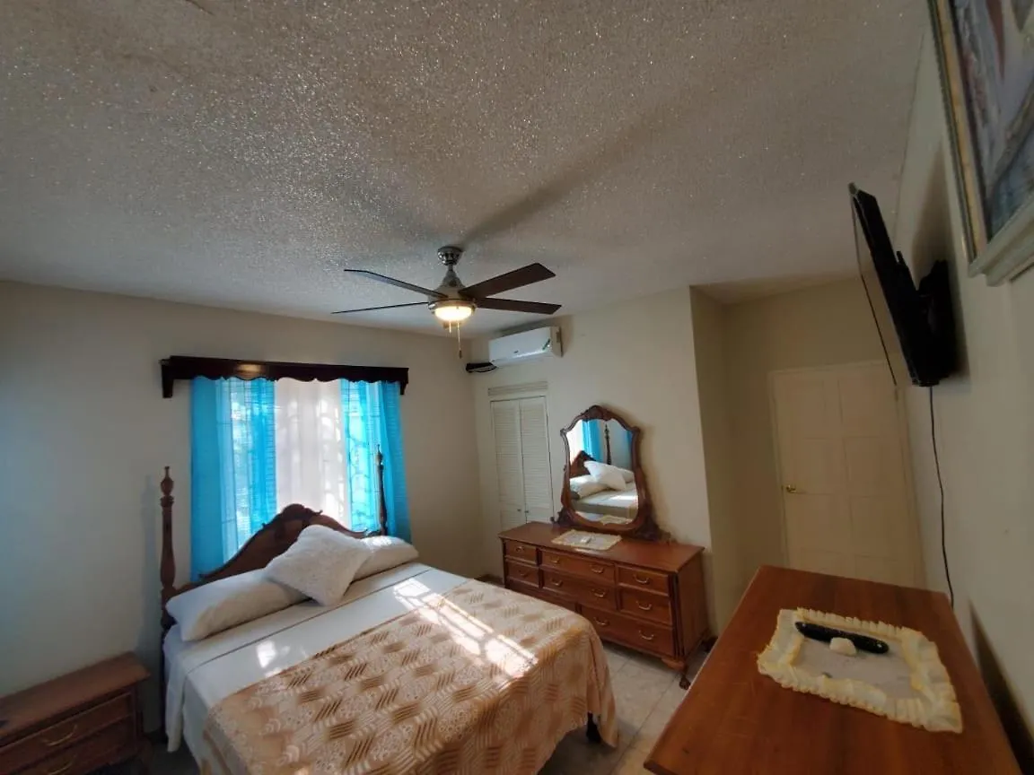 M&W Vacation Home Kingston Holiday home