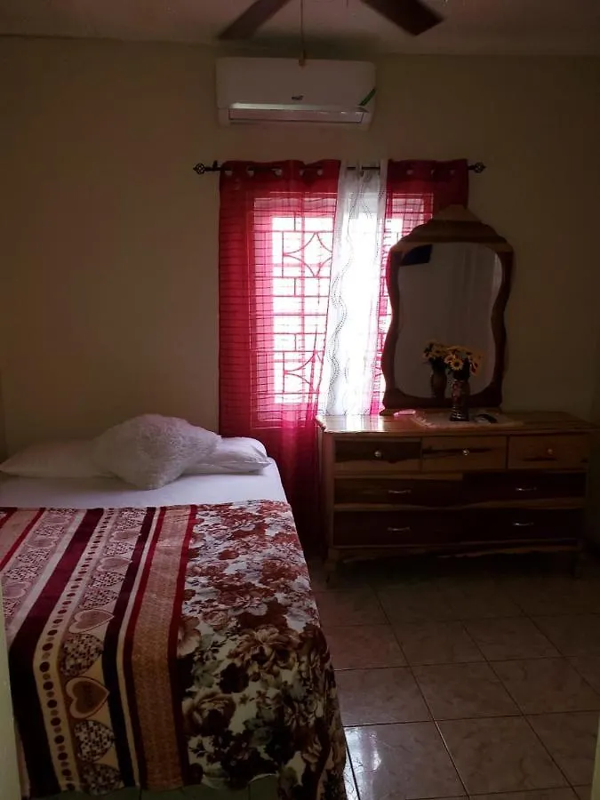 M&W Vacation Home Kingston